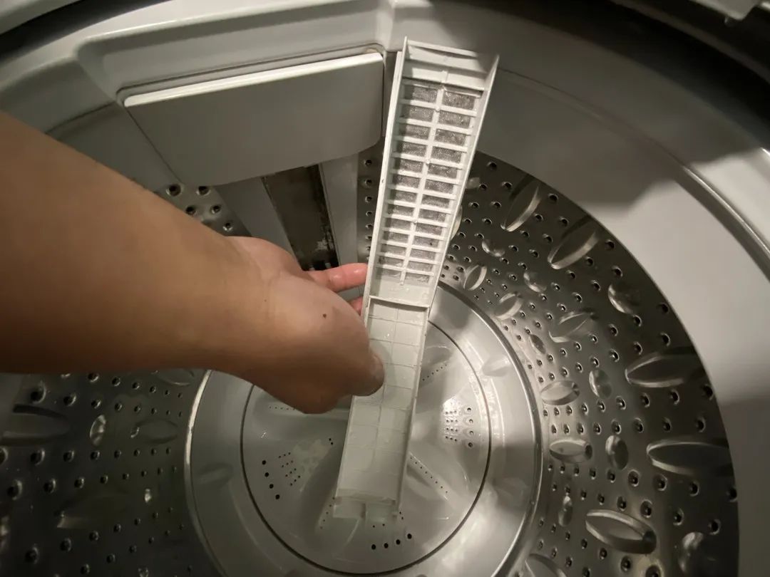 你绝对不知道洗衣机有多脏,你家的洗衣机原来这么脏