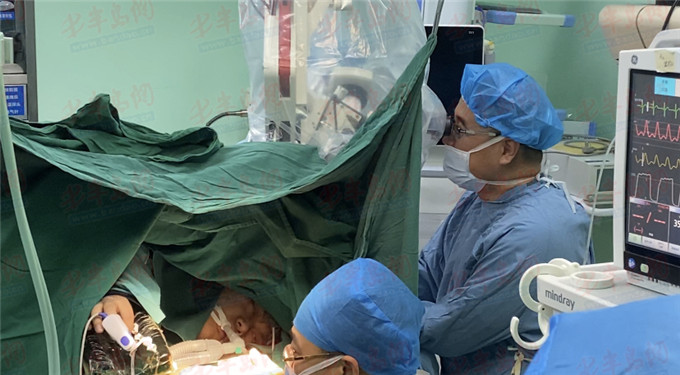 25岁小伙突然癫痫是什么原因,25岁小伙开颅切除肿瘤手术