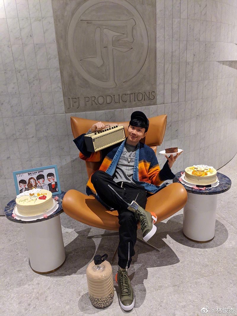 鹿晗上脚足球鞋,鹿晗创造营上脚dunk