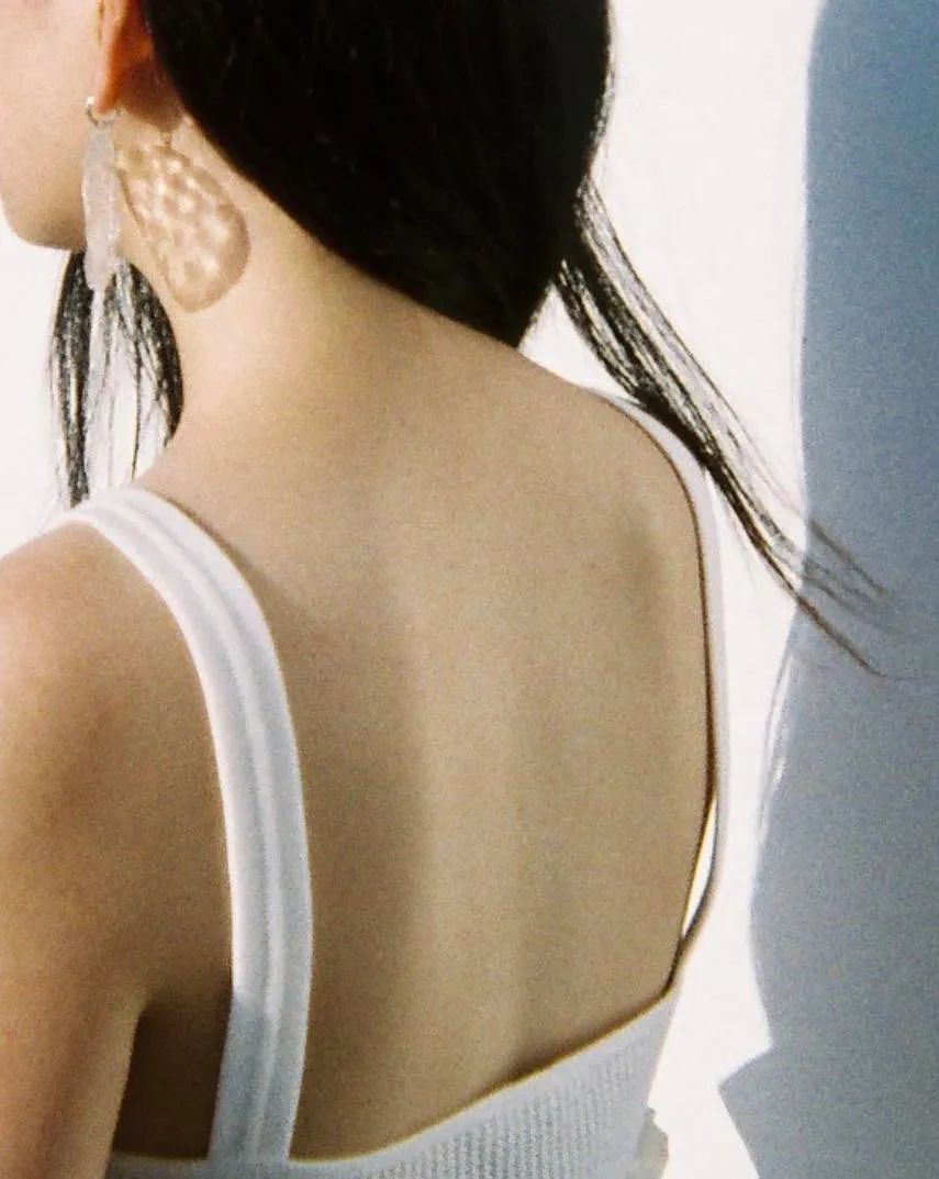 今年一定要给自己买一对红色耳环,耳环买什么材质的好