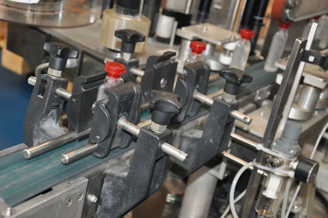 pradalv哪个好,prada跟lv