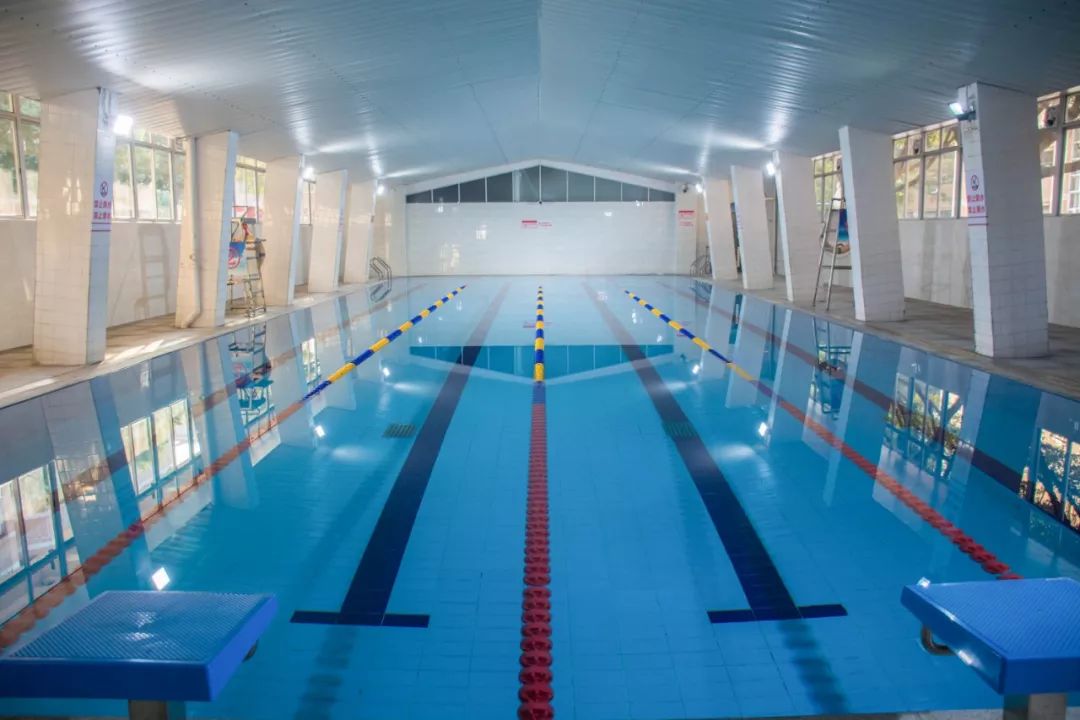 致敬最美逆行者|奥冠体育所有门店向援鄂医务人员和军警全年免费开放！