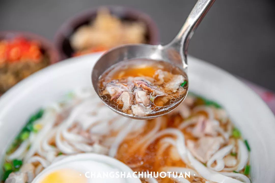 除了一碗米粉长沙人还怎么吃早餐,长沙人的早餐从吃第一碗粉开始