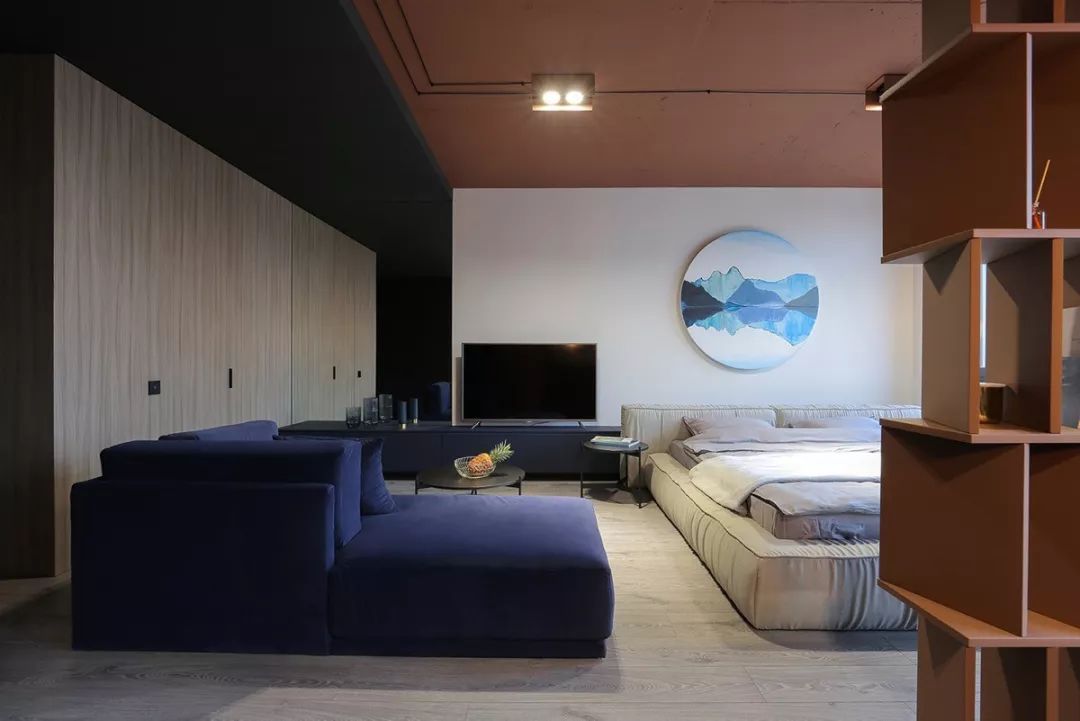 我用沙发把家里5口人分开后……家人感情反而升温了