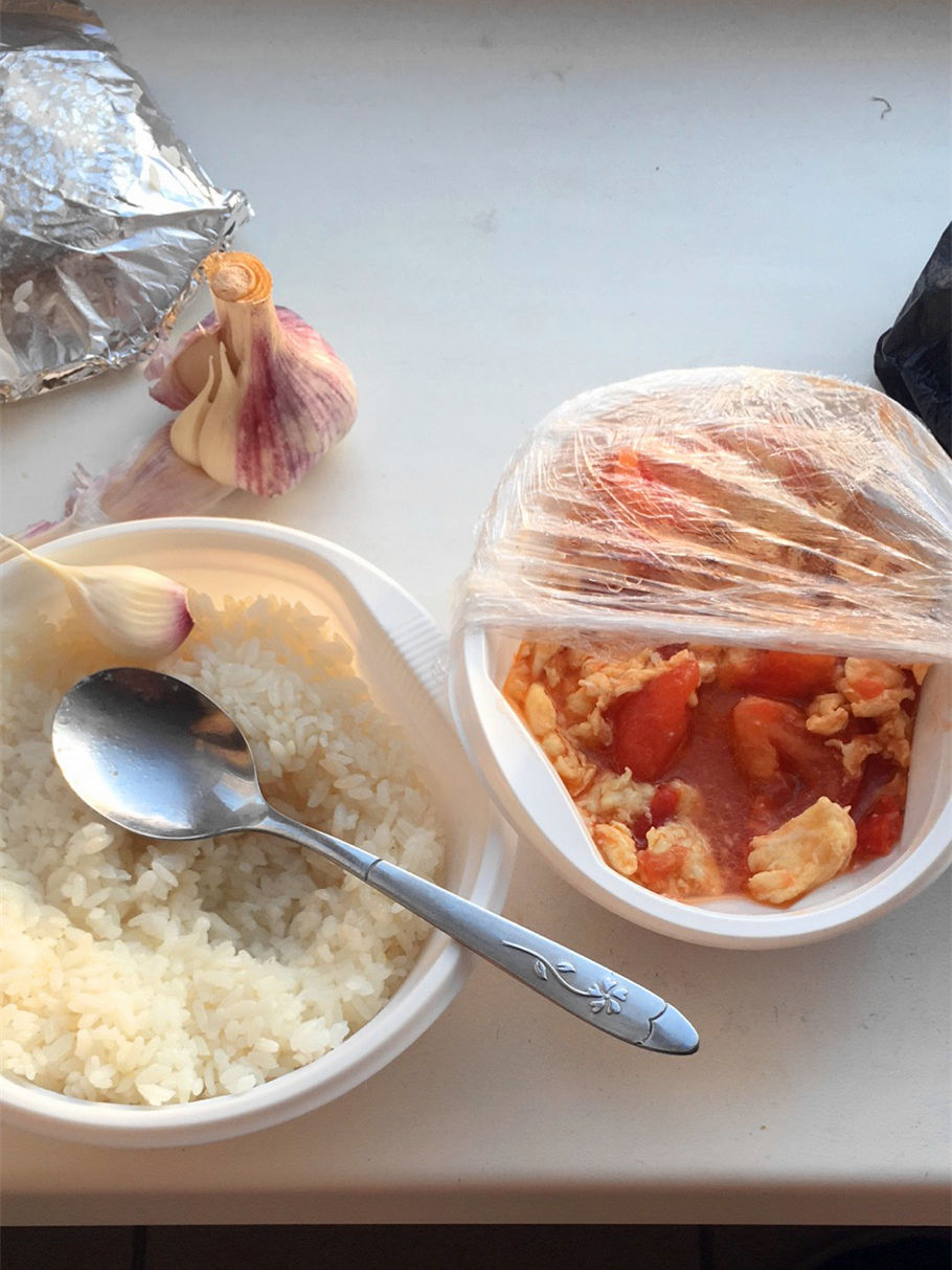 不想给国家添麻烦,不想给别人添麻烦但还是麻烦了