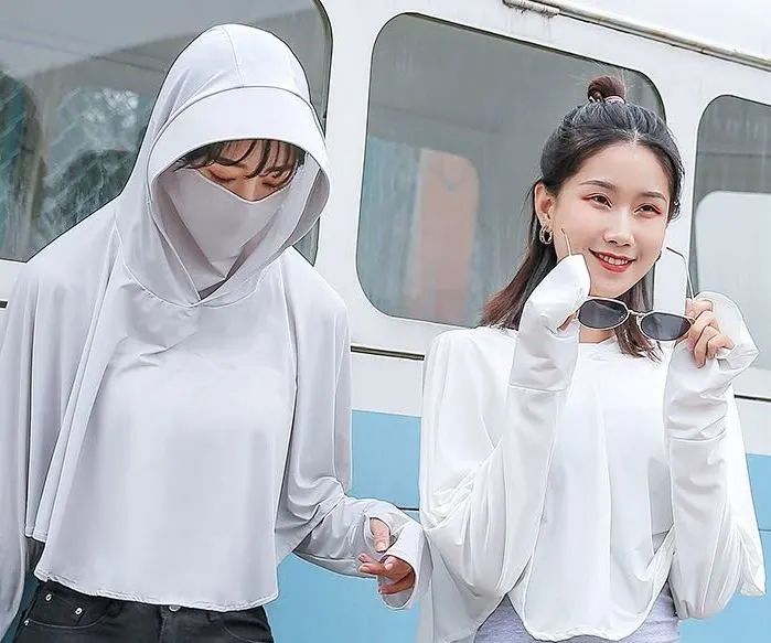 怎么正确涂防晒霜不会假白,涂了防晒霜被晒红