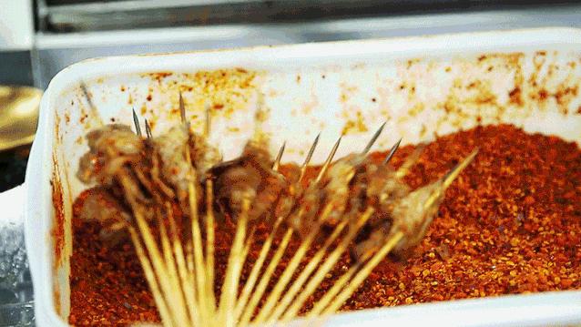 思聪都打卡过的这家成都烧烤店来长沙啦！网红猪鼻筋免费送