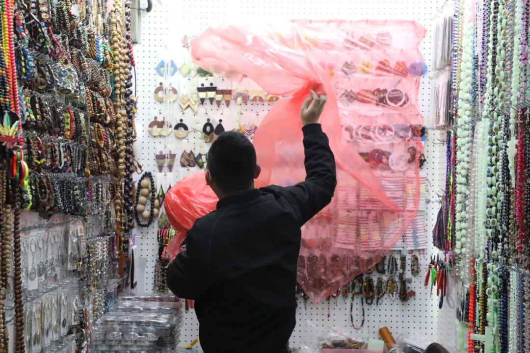 义乌，7万多商户的生死战