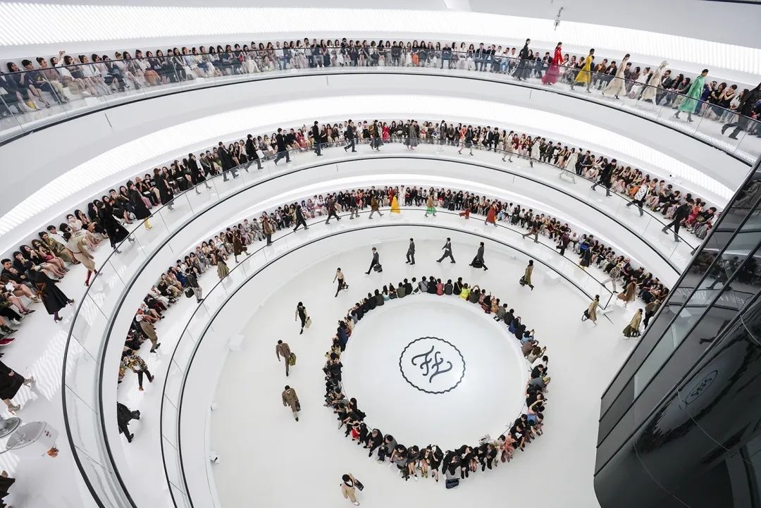 去朋友公司上班会有什么体验,去朋友公司带东西