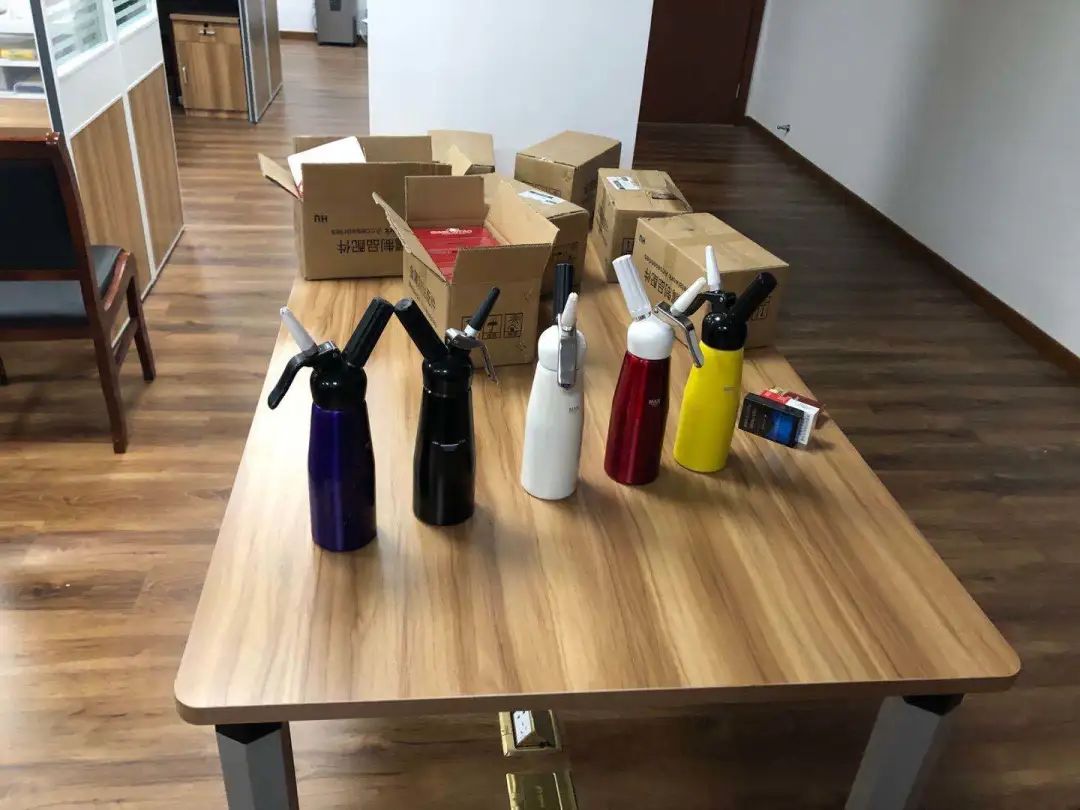 6人在宾馆吸毒被抓,两次误入女澡堂被公安机关抓获