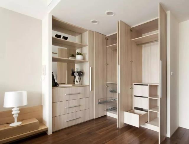 成品衣柜如何搭配定制柜,成品衣柜如何装出定制衣柜的效果