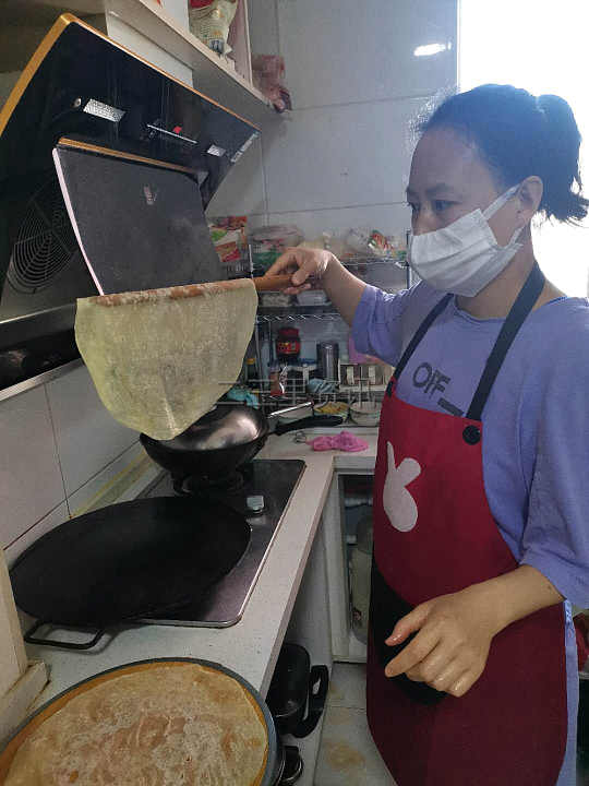 帮帮她！2口人撑起3个家，松原38岁女子想通过卖筋饼、粽子摆脱窘境