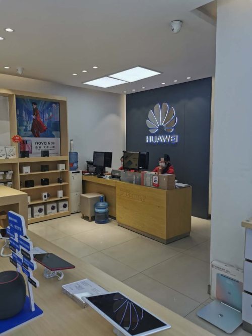 刚从华为店拿回的手机,刚买回来华为手机