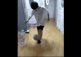 鐤儏瓒崇悆,鐤儏闃村奖绗肩僵涓嬬殑瓒崇悆