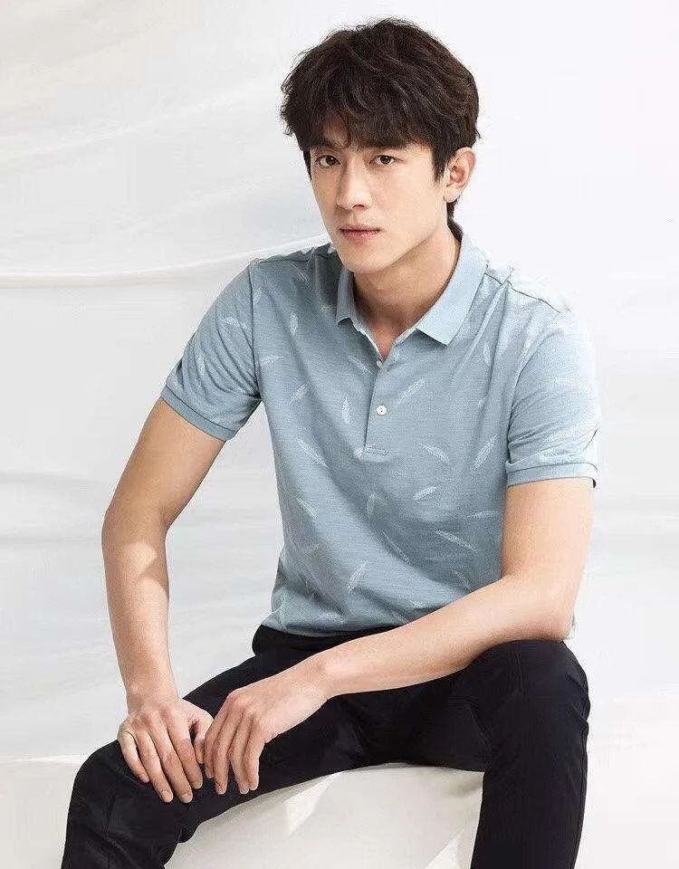 优衣库里的雷佳音是真的吗,雷佳音与优衣库解约