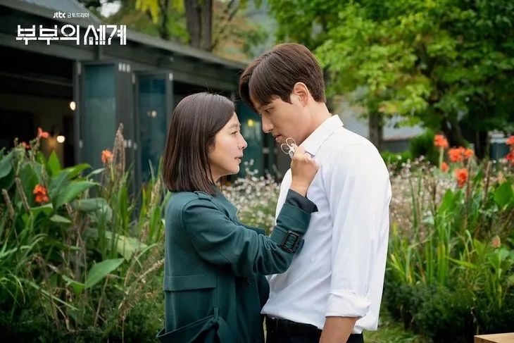 lisarose小金表,lisa同款腕表