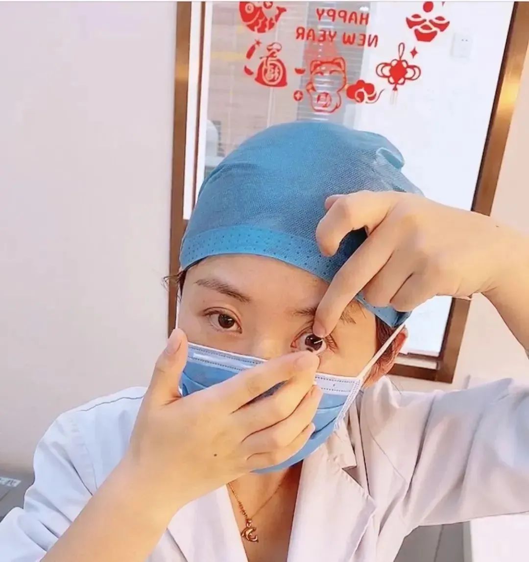 隐形眼镜可以徒手摘吗,摘隐形眼镜有什么好方法吗