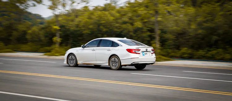 灵魂拷问：补贴6万，他真会把雅阁换成凯美瑞吗？