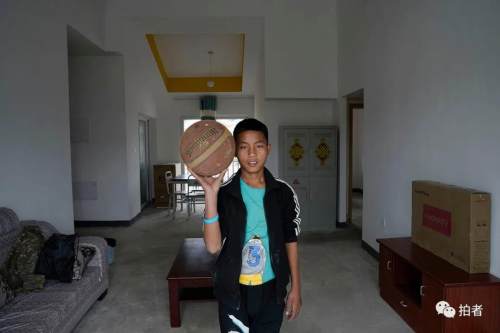 走下悬崖村的孩子：新家是我去过最远的地方