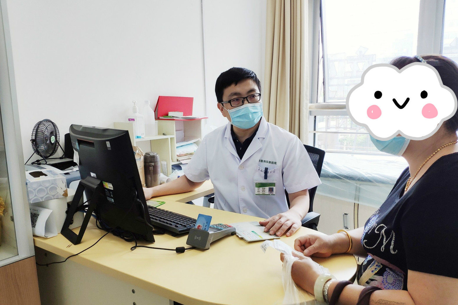 25岁女孩醒来身上起红点,25岁女子全身瘙痒