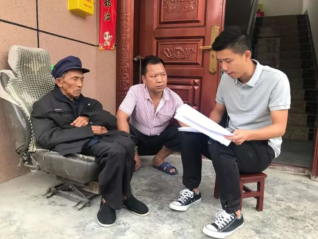 茂兰有个姚站长，脱贫群众说：我要给他鼓个掌