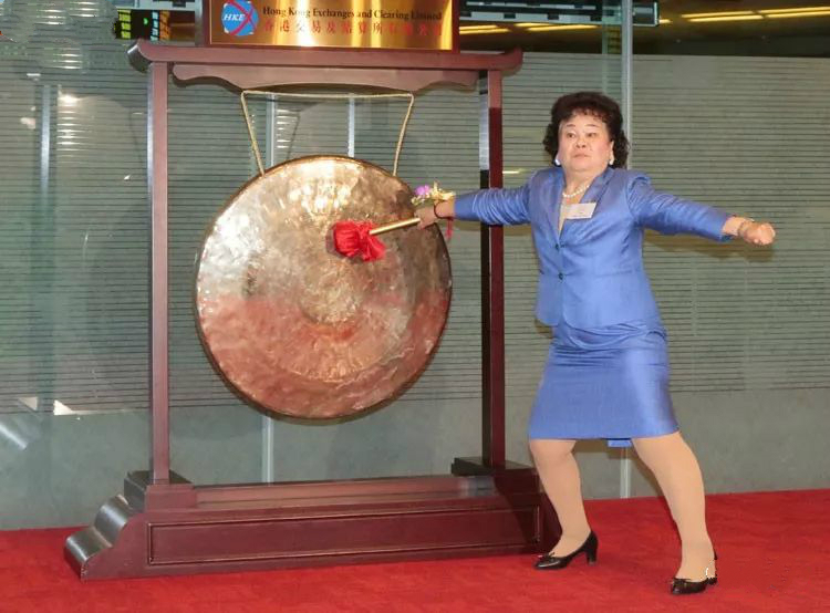 曾忽悠罗纳尔多代言，金嗓子掌门人欠债不还成老赖