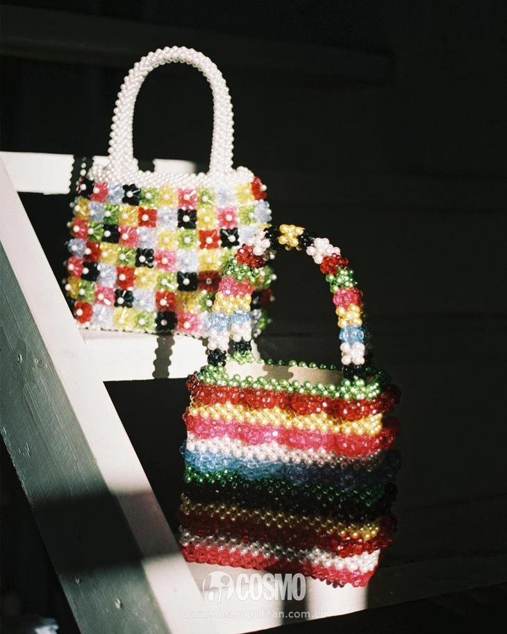 杨采钰度假拎的独家小众包,我可以