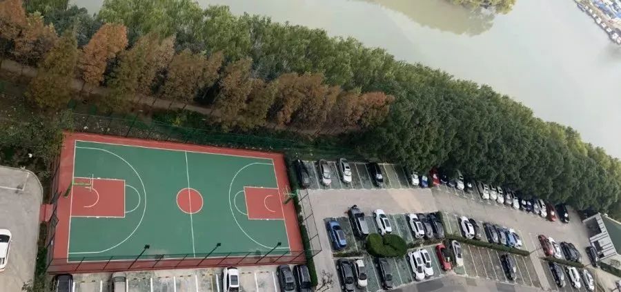 松江免费羽毛球场地,打篮球找不到场地