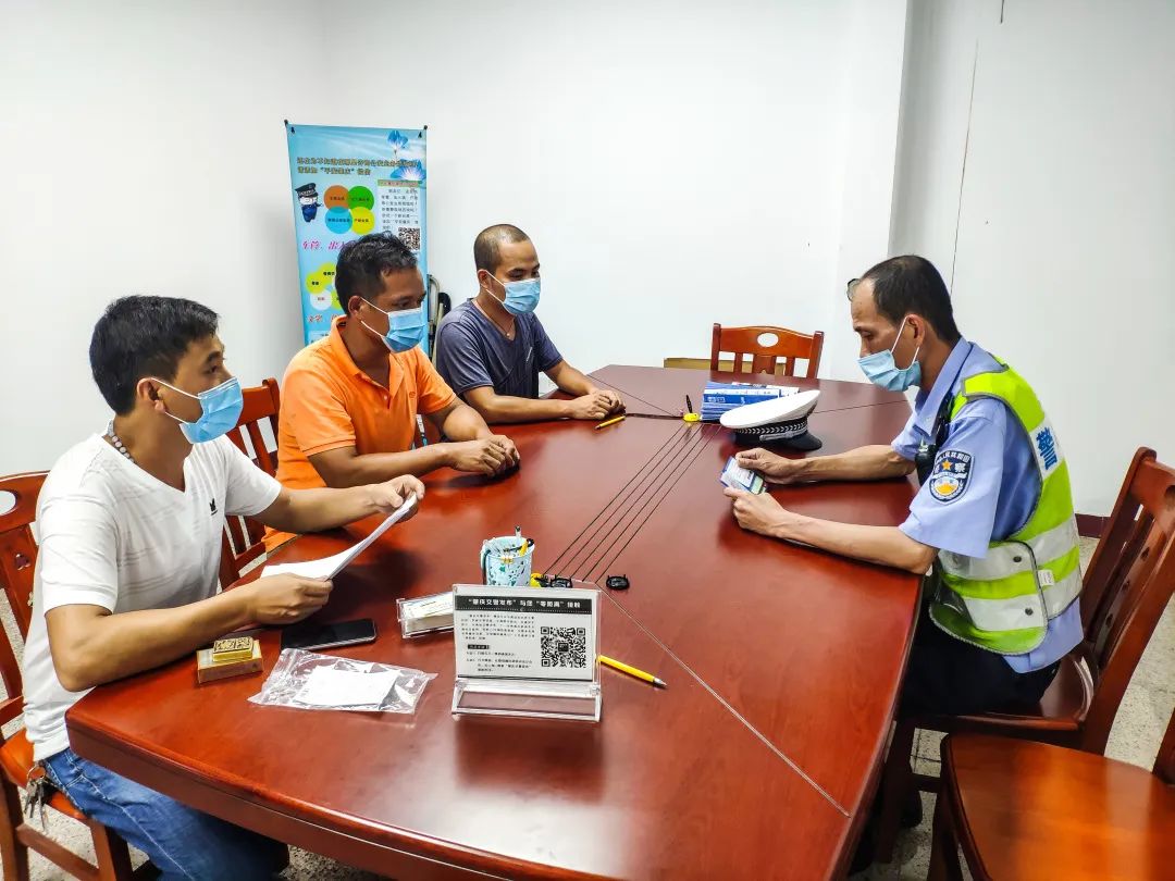 两辆教练车带头逆行，怎样罚？