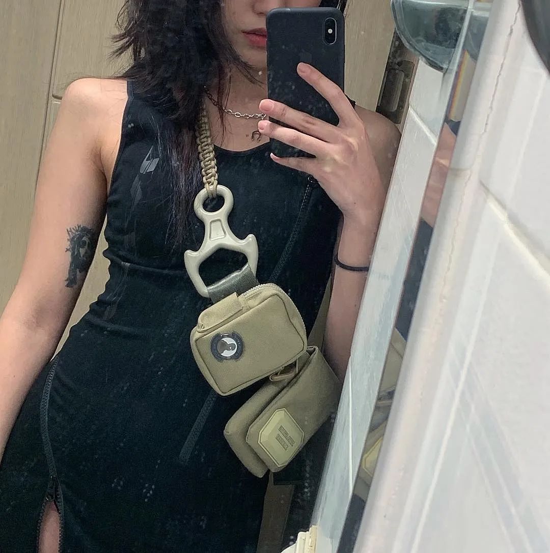 为什么全世界都在“求裤子链接”?而有人也借此交友