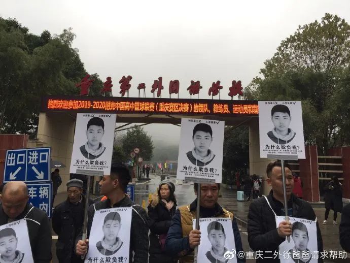 当一个17岁的天才“易性癖”,决定在重庆二外自杀