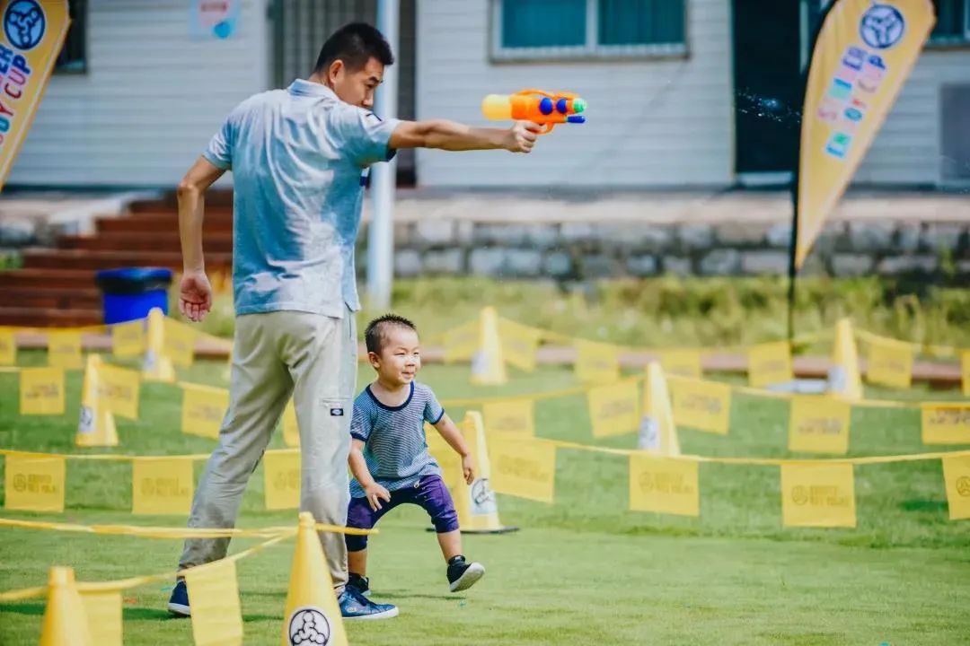 奔跑吧，小骑士！浪漫花彩小镇来场萌趣十足的比赛吧~