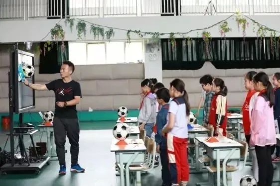 2017年小学学校师德师风工作,小学教师师德师风专题研讨