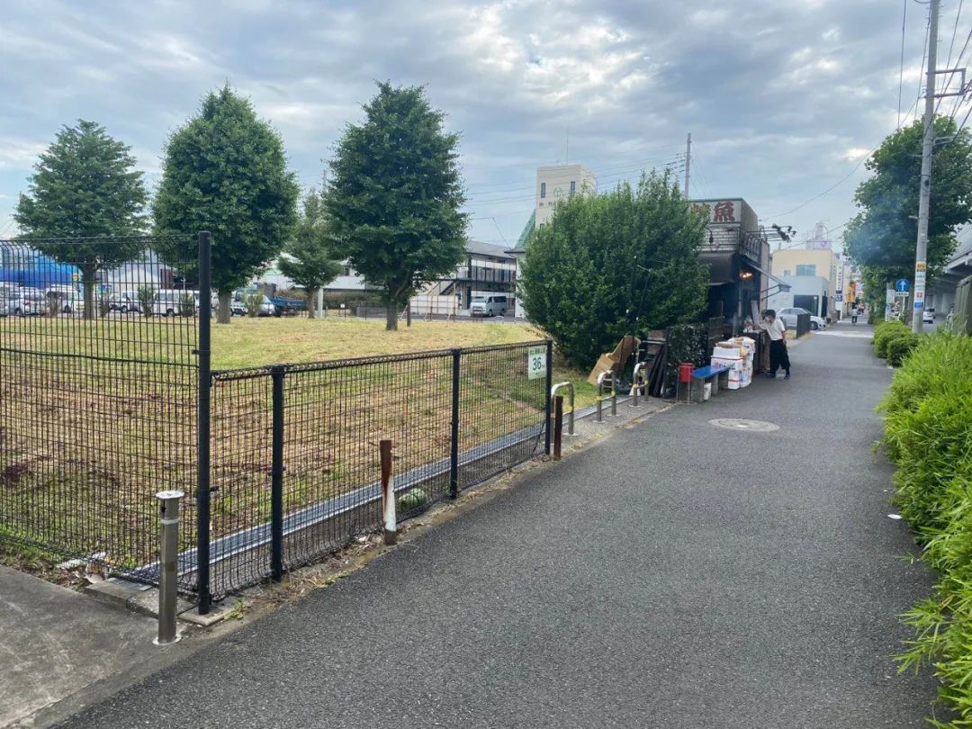 东京惊现“露天烧烤店”!烟大到日本人想报警,可这也太好吃了吧