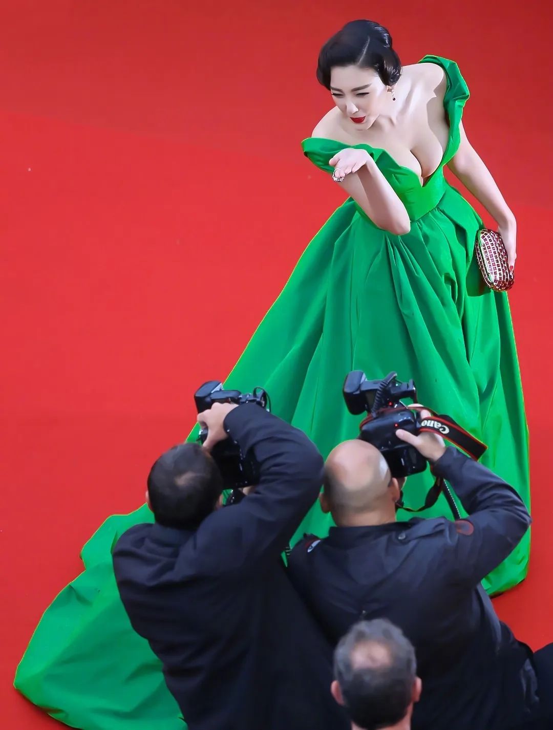 女生胸特别大是病吗,女生变胖胸会大吗