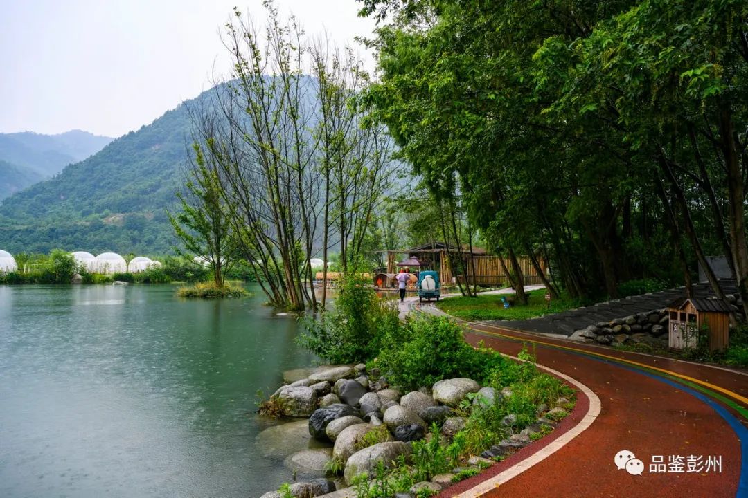 这是一幅堪比74个标准足球场大小的水墨画？彭友：来，做“画中人”