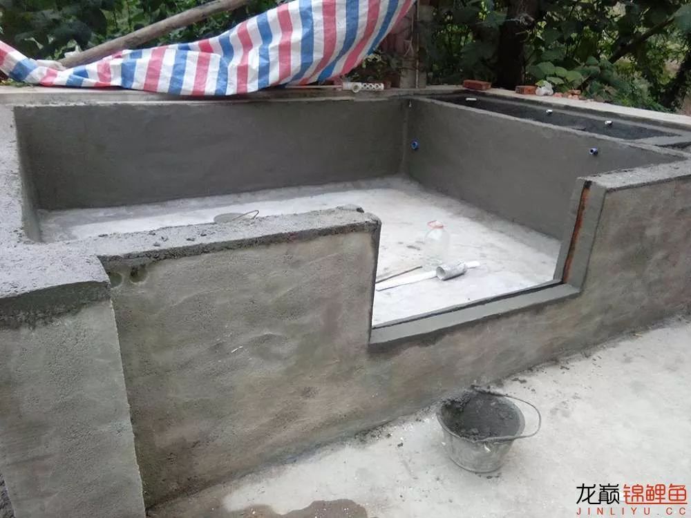 锦鲤池建造施工过程,楼顶怎么施工建锦鲤池
