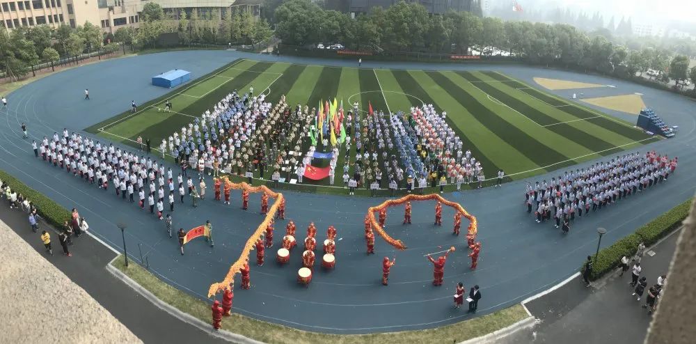 滨江学校体育节,深圳学校每天开设一节体育课