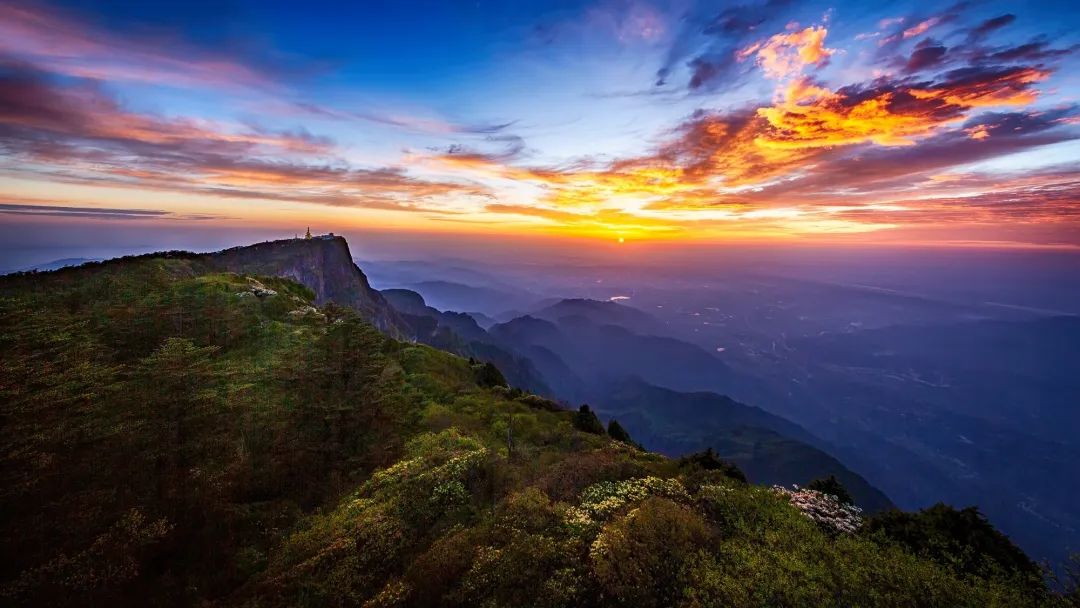 夏日登山看景,夏日峨眉山