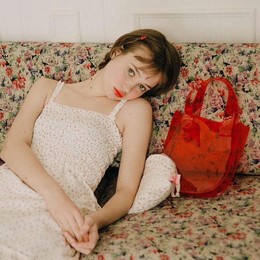 blackpink泫雅摆尾,blackpink全员观看泫雅舞台