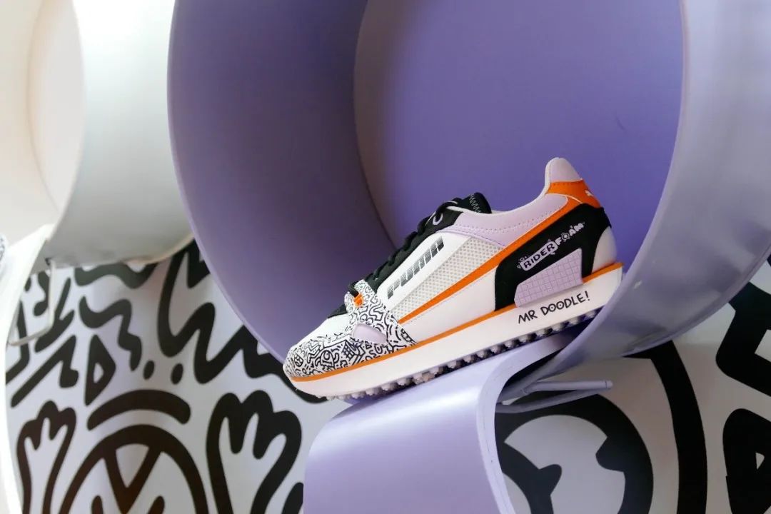 puma新款涂鸦红蓝两个配色,puma新出的联名