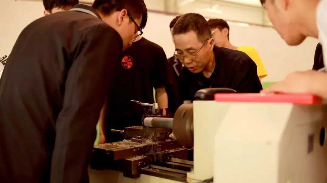 读中职也可考大学|西安现代电子职业学校升学有道