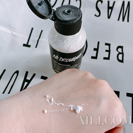 天气闷热头发潮了怎么办 (空气潮湿头发也会潮湿)