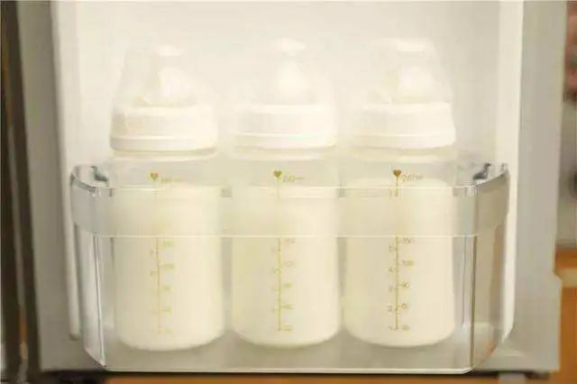 哺乳期妈妈上班不能背奶,哺乳期上班喂奶时间国家规定