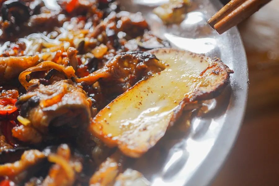 松茸比普通菌类贵多少,最好的松茸是哪里的