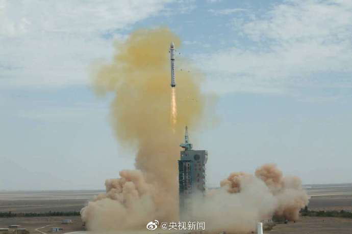 早财经丨四大行回应薪酬问题：目前没有降薪计划；魏凤和同美国防部长通电话；纳指收涨1%站上11000关口