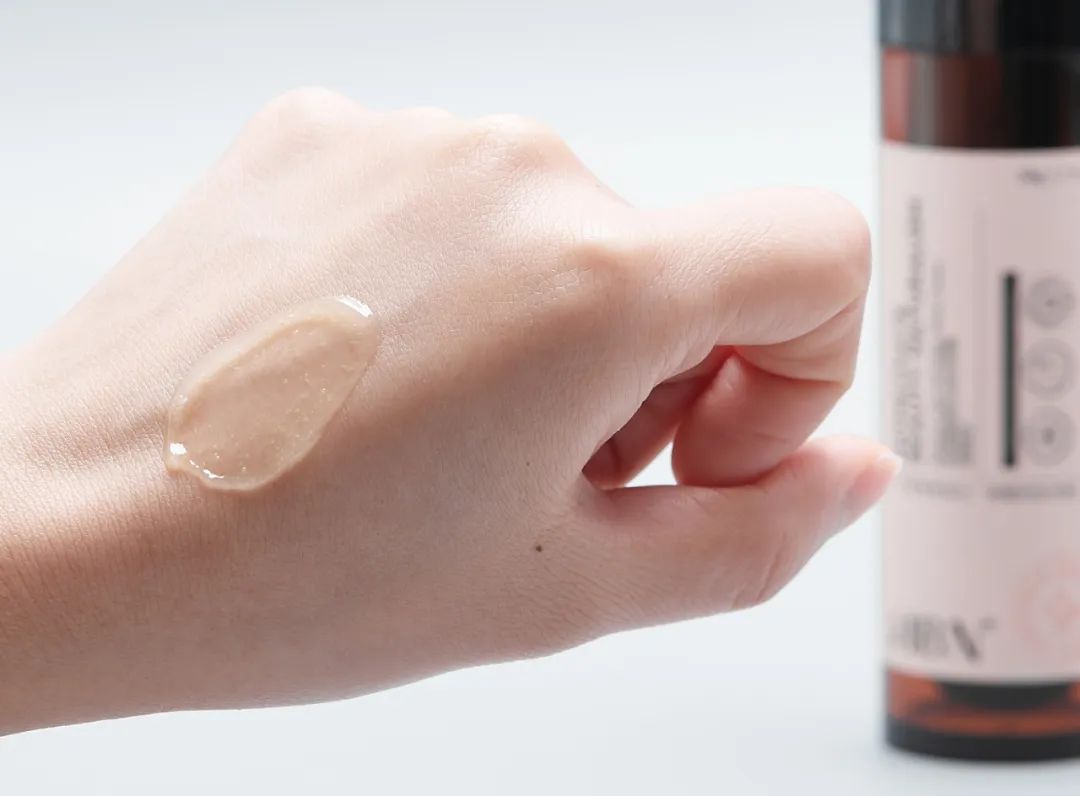 女人脖子有颈纹和年龄有关吗,一条颈纹代表二十岁