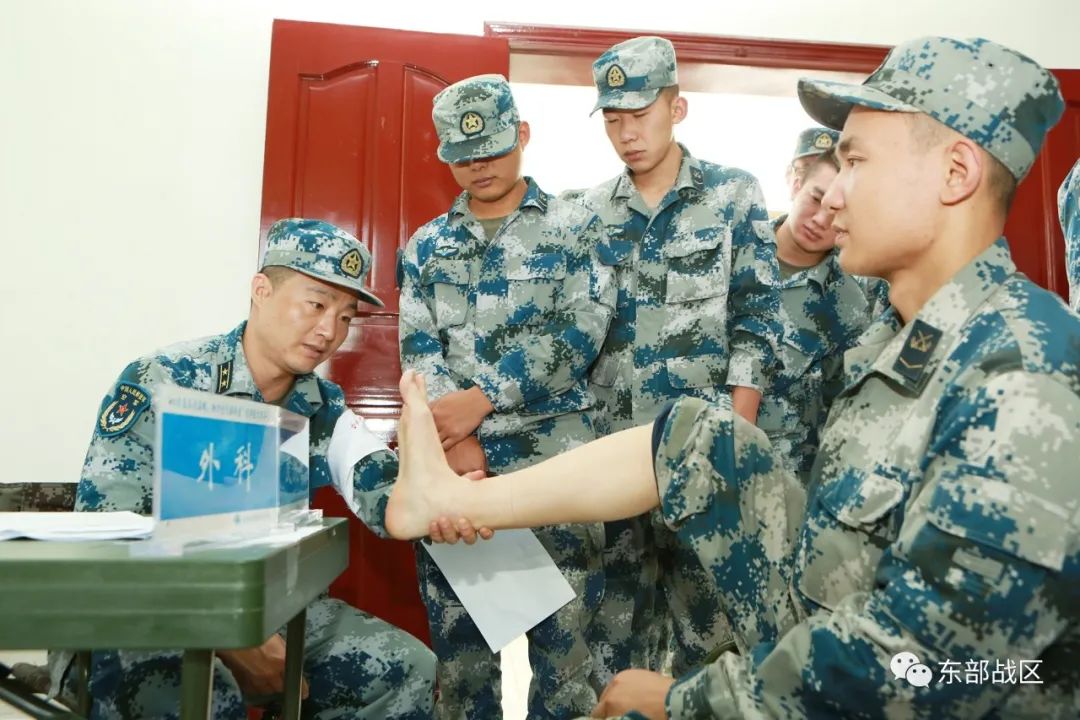 关注｜给力！空军医疗专家把流动诊室开到了雪域边关