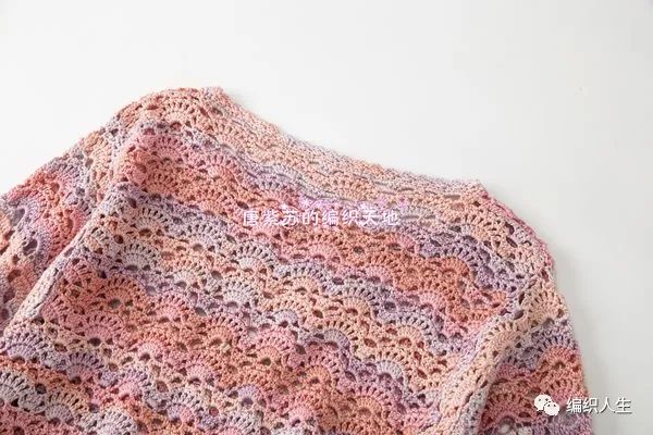 粉黛编织短袖视频教程,棒针镂空花罩衫图解