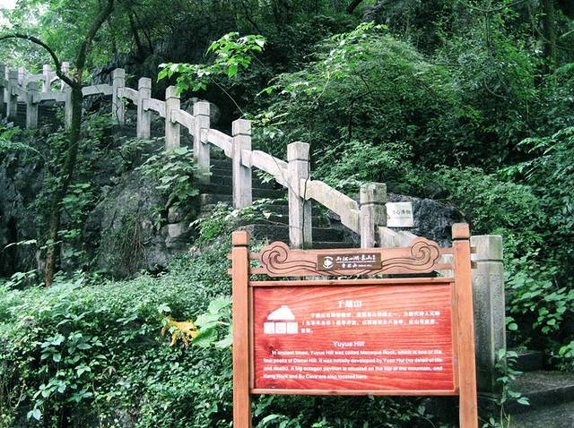 一叶轻舟过烟雨漓江全文,游览阳朔漓江诗词